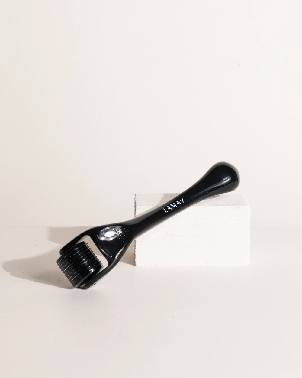 Micro Dermal Roller by LAMAV — black microneedling tool beside an Organic Beauty Award 2025 badge | skin rejuvenation