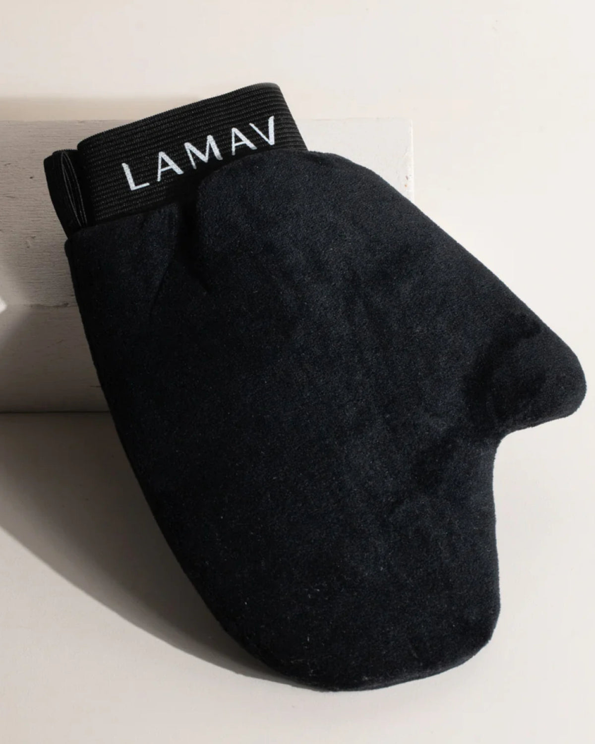 Self Tan Mist by LAMAV — close-up of the black velvety applicator mitt | ensures an even flawless tan