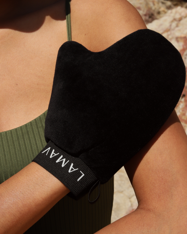 Tan Application Mitt by LAMAV — woman wearing the black mitt on her hand | flawless smooth blending