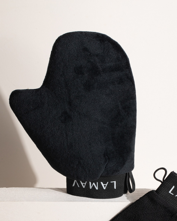 Tan Application Mitt by LAMAV — black mitt standing upright showing thumb | easy natural self-tanning